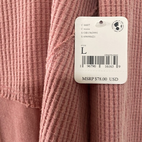 New with tag. Free people. Long sleeve, V neck top. Peach. - Picture 5 of 5